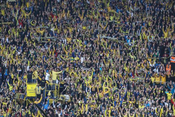 Süper Lig’de Heyecan Dorukta: Fenerbahçe ve Galatasaray Kazandı, Kara Kartallar Şoke Etti